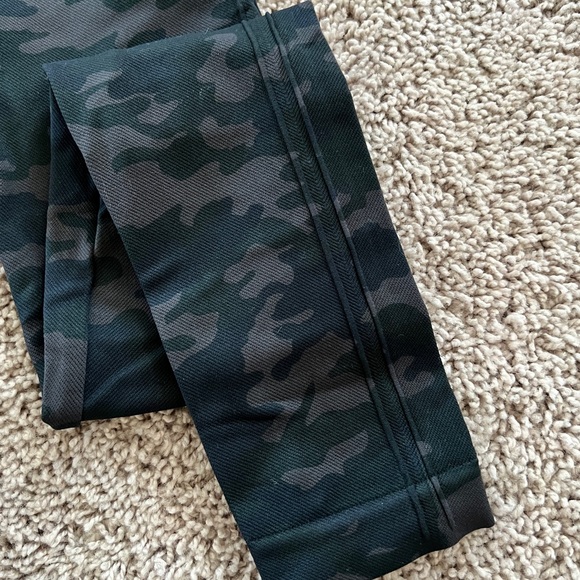 SPANX Seamless Camo Legging - Picture 7 of 9